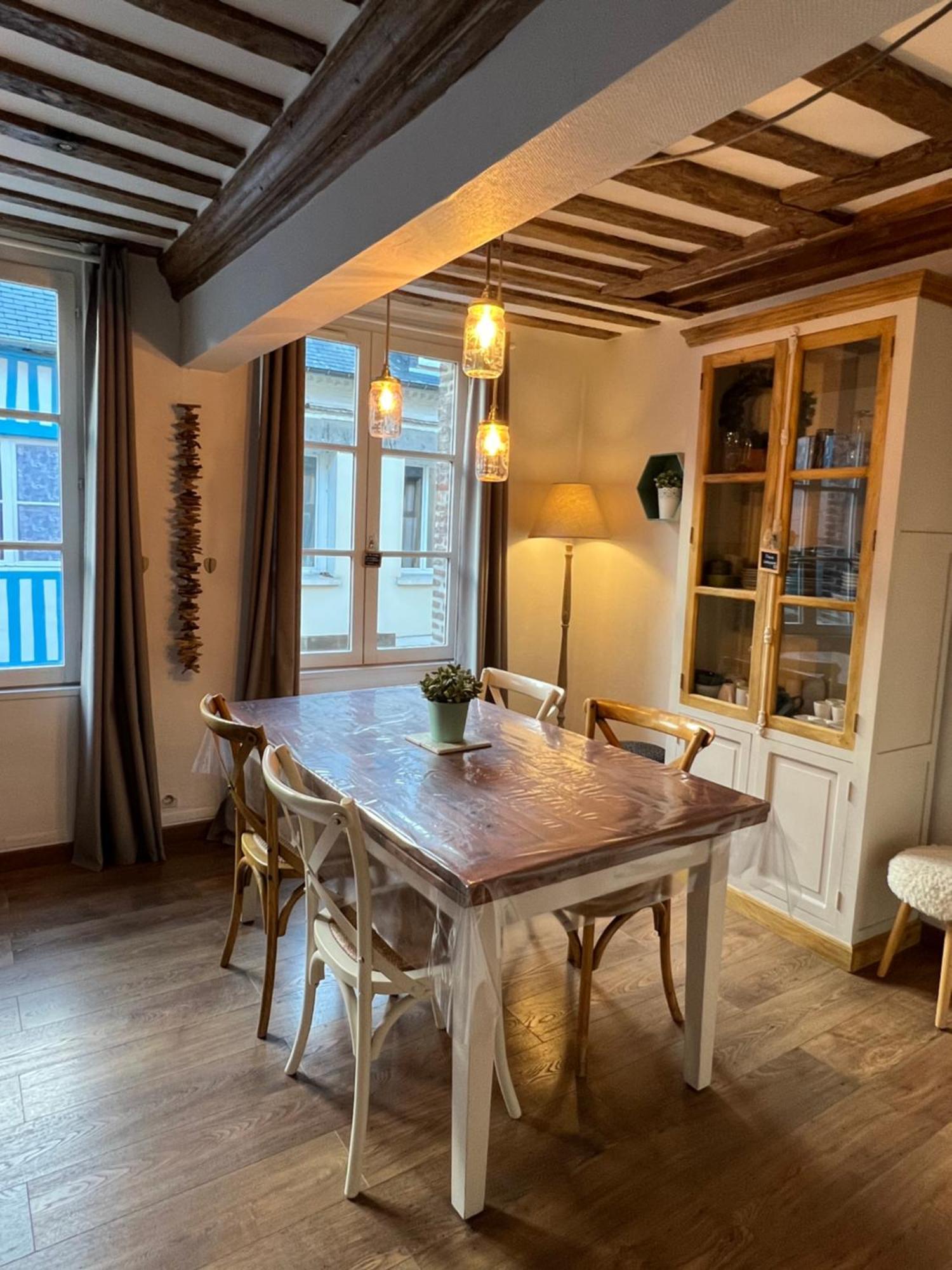 Une Pause Chez Julien, Appartement Lumineux Et Idealement Situe! Honfleur Bagian luar foto
