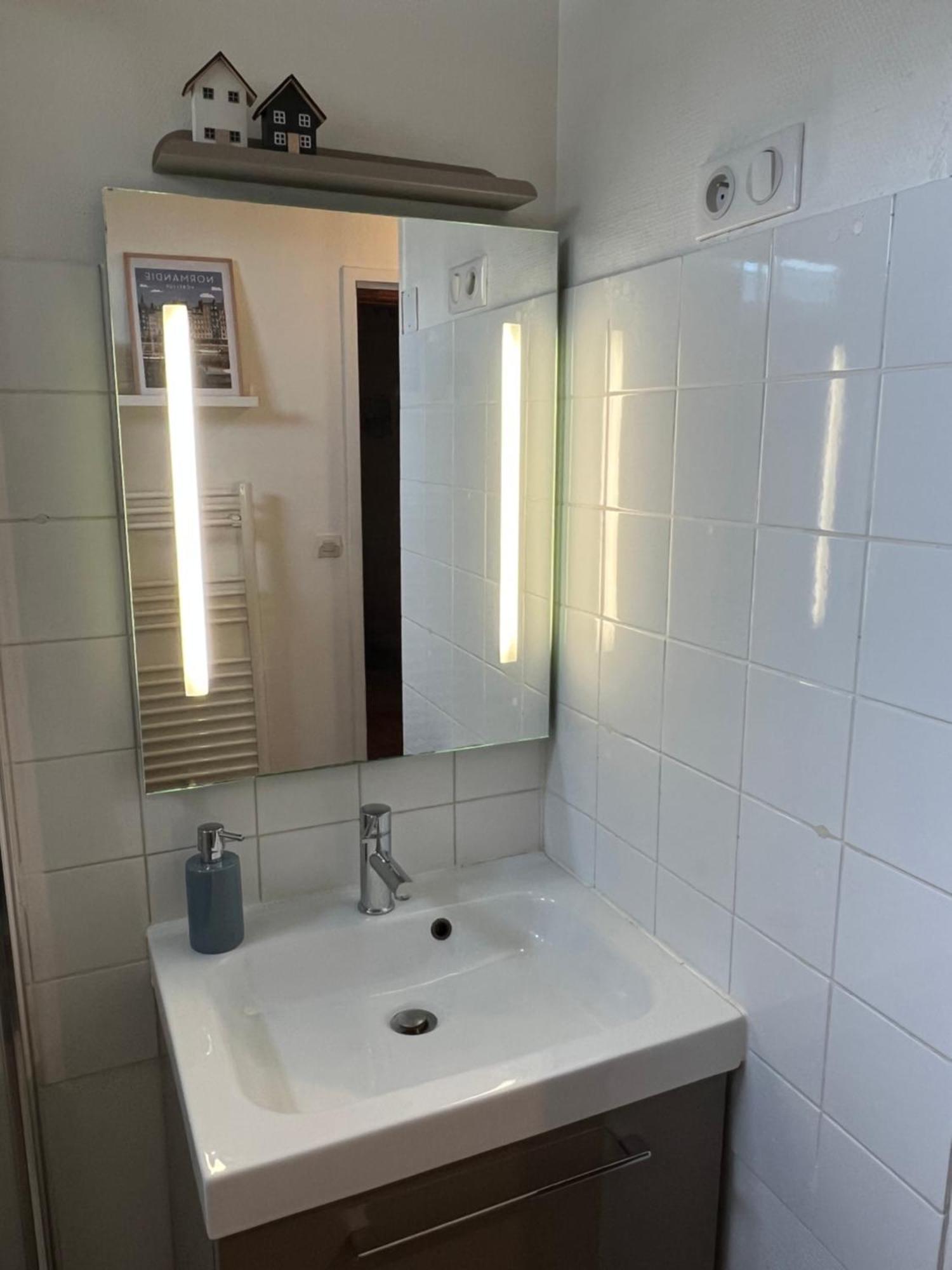 Une Pause Chez Julien, Appartement Lumineux Et Idealement Situe! Honfleur Bagian luar foto